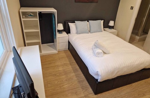 Blandford Saint Mary Apartment | Tranquil 1 Bed studio Flat