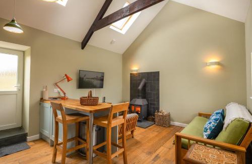 Felinfach House | Tranquil 1 bedroom cottage 15 mins drive to sea
