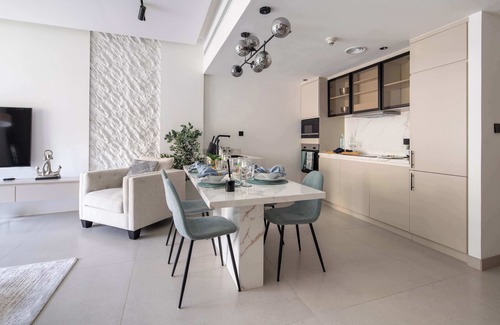 Al Sabkha Apartment | Tranquil 1BR with Community Views in The Greens