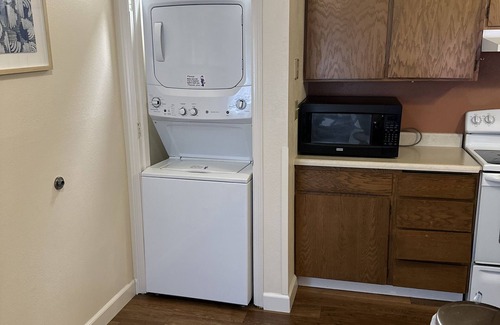 College Apartment | Tranquil 2-bedroom apartment with WiFi in Fairbanks