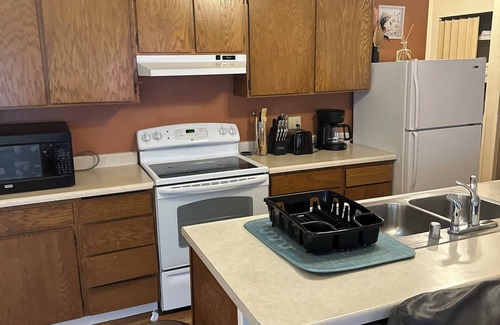 College Apartment | Tranquil 2-bedroom apartment with WiFi in Fairbanks