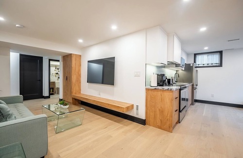 Lakeview House | Tranquil 2-bedroom basement with in charming Mississauga