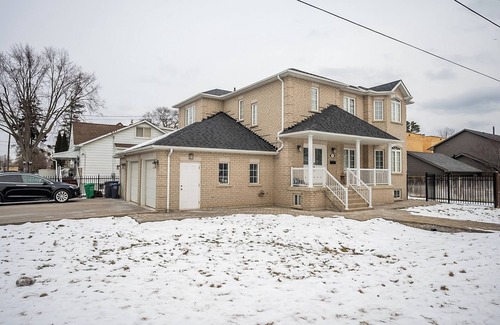 Lakeview House | Tranquil 2-bedroom basement with in charming Mississauga
