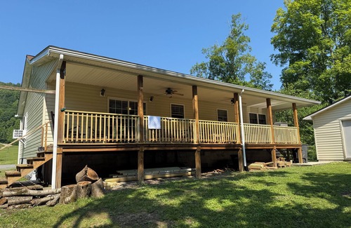 Rowlesburg House | Tranquil 2-bedroom home on Cheat River in Rowlesburg, WV