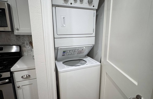 Greenway Plaza-Upper Kirby House | Tranquil 2-bedroom house in vibrant Houston with WiFi, AC