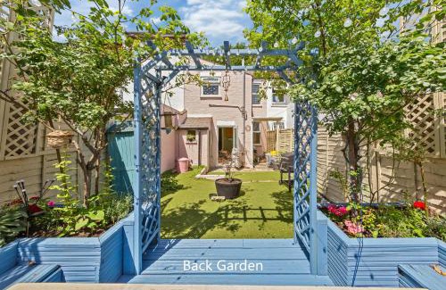West Ham Villa | Tranquil 2 Bedroom Rose Cottage near Stratford