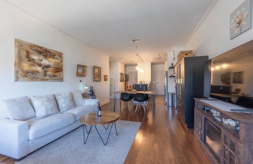 Hackensack River Waterfront Apartment | Tranquil 2-bedroom apartment in Jersey City close to NYC with AC, fitness room