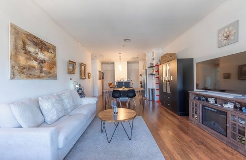 Hackensack River Waterfront Apartment | Tranquil 2-bedroom apartment in Jersey City close to NYC with AC, fitness room