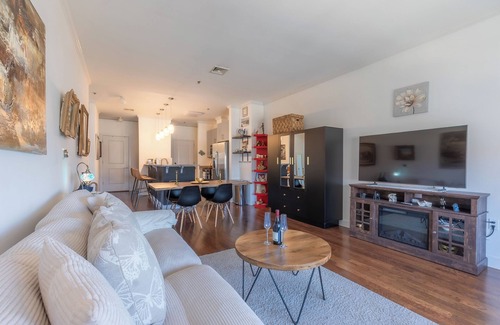 Hackensack River Waterfront Apartment | Tranquil 2-bedroom apartment in Jersey City close to NYC with AC, fitness room