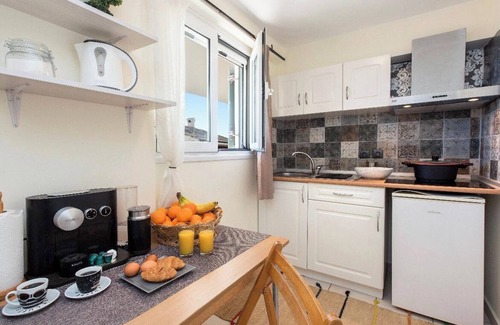 Glyfada Villa | Tranquil 2-bedrooms -2 barhrooms 1 living room with sea view ! Enjoy your stay!