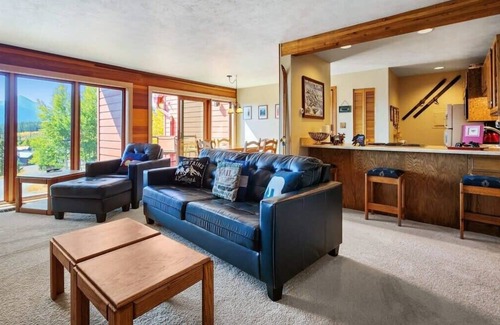 Wildernest Condo | Tranquil 2BR: Near Trails & Free Shuttle