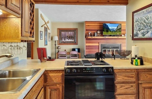 Wildernest Condo | Tranquil 2BR: Near Trails & Free Shuttle