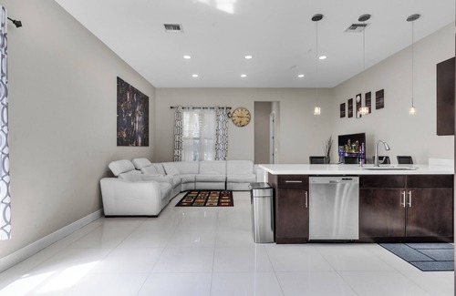 Croissant Park House | Tranquil 3-bedroom house in Fort Lauderdale with WiFi and AC