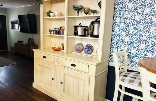 Tulsa House | Tranquil 3-bedroom 2 Bath, HotTub, Ping Pong, backs up to Park, hosting w/heart