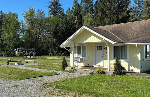 Arlington Cottage | Tranquil 3-bedroom cottage Farm Stay