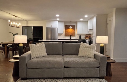 Kings Grant House | Tranquil 3-bedroom house with sunroom and huge above ground pool in Wilmington