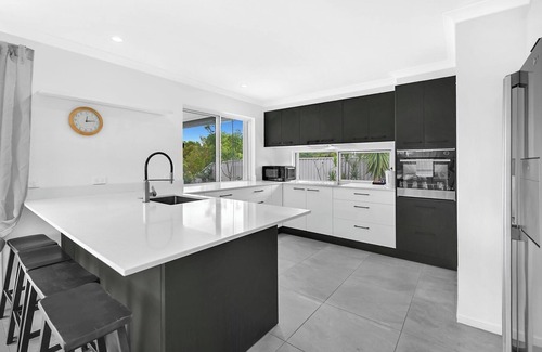 Parkwood House | Tranquil 3-Bedroom Home in Heart of Parkwood