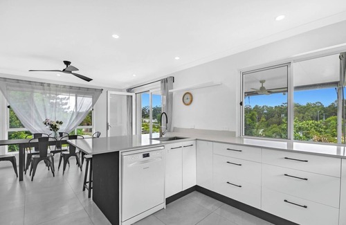 Parkwood House | Tranquil 3-Bedroom Home in Heart of Parkwood