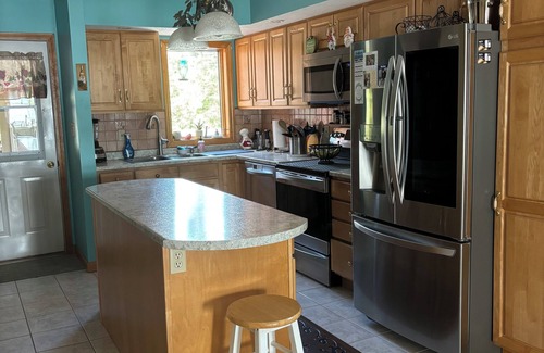 Saint David House | Tranquil 3-bedroom house on Long Lake