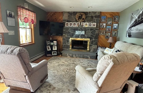 Saint David House | Tranquil 3-bedroom house on Long Lake
