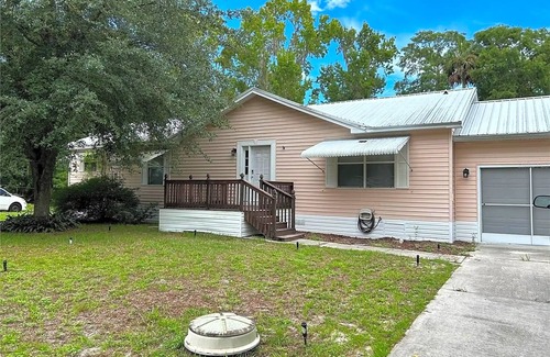 Astor House | Tranquil 3-bedroom house in Astor with direct St. Johns River access.