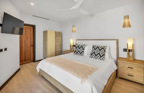 Fryes Beach Hotel | Tranquil 3 Bedroom Sea-Facing Escape for Families and Friends Relaxation