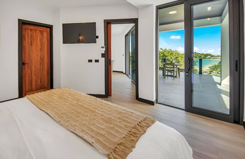 Fryes Beach Hotel | Tranquil 3 Bedroom Sea-Facing Escape for Families and Friends Relaxation