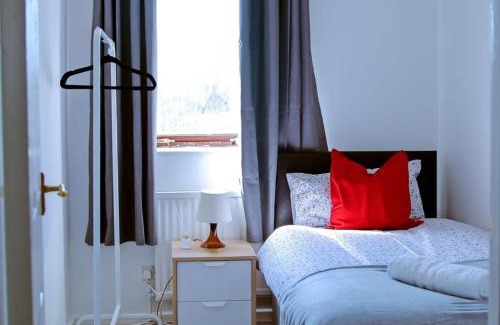 Colchester House | Tranquil 3B House- Sleeps 6 Garden & Free Parking