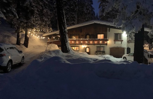 Carnelian Bay Ski Chalet | Tranquil 4-bdr chalet on trailhead with unlimited hiking and x-country skiing