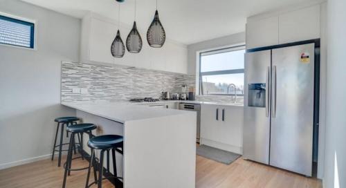 Christchurch House | Tranquil 4 Bed Family Retreat 5Min To Airport