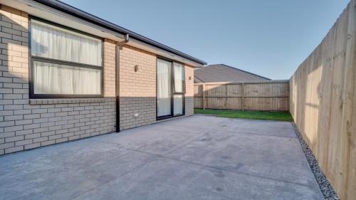 Christchurch House | Tranquil 4 Bed Family Retreat 5Min To Airport