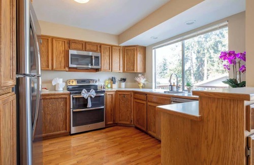 East Lake Hills House | Tranquil 4B2B | Lake Sammamish & Cascade Views