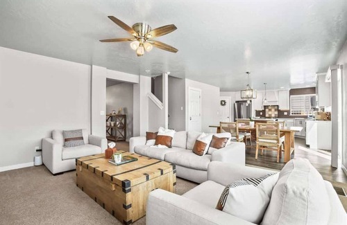 Caldwell House | Tranquil 4BR Oasis & BBQ Haven with office area
