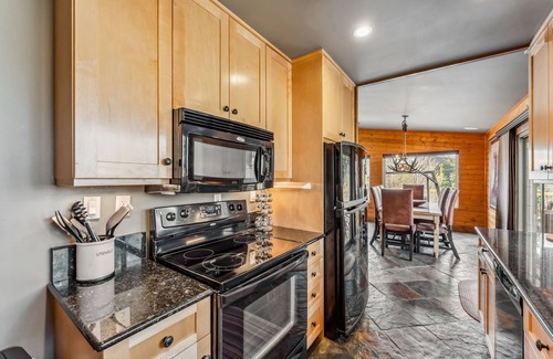 Breckenridge House | Tranquil 4BR on Peak 7 w/Hot Tub, Dog Friendly!