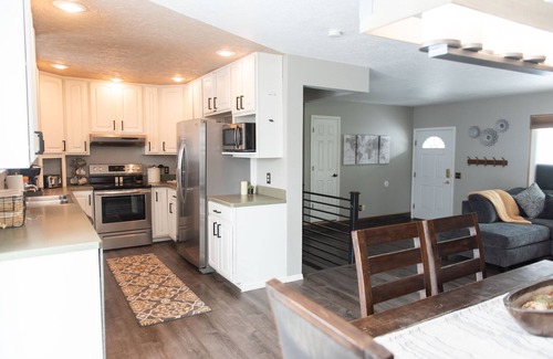 Billings House | Tranquil 5 bedroom home with large deck and yard