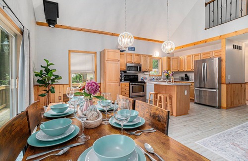 Grawn House | 🏡 Tranquil 5-BR Lake House | Near Duck Lake & TC ➠7570!