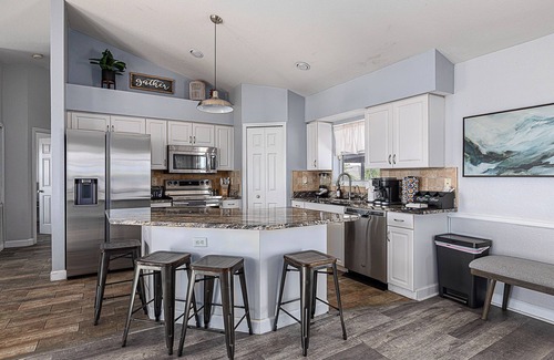 Jacarandas House | Tranquil 6-bedroom house with AC, heated pool, and plenty of space in Cape Coral