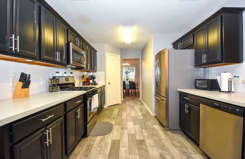 FM 1960 House | Tranquil 6-Bedroom w/Pool 25 Min to Downtown SO