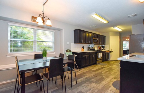 FM 1960 House | Tranquil 6-Bedroom w/Pool 25 Min to Downtown SO