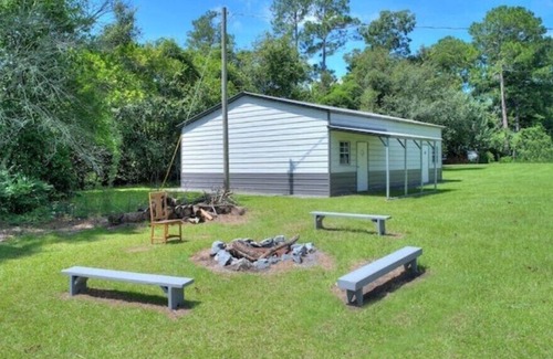 Sumner House | Tranquil 7-Bed Retreat NEAR I-75