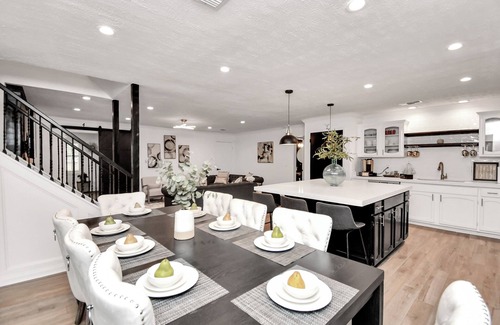 Atascocita House | Tranquil 8-Bedroom w Pool 30 Mins to Downtown SCL