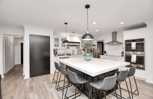 Atascocita House | Tranquil 8-Bedroom w Pool 30 Mins to Downtown SCL