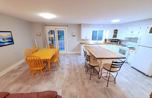 Sauble Beach House | Tranquil Air Conditioned Bungalow