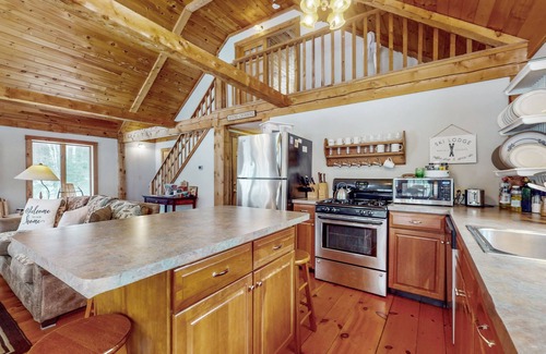 Wardsboro House | Tranquil alpine getaway with fast WiFi, loft, two living areas, fireplace & deck