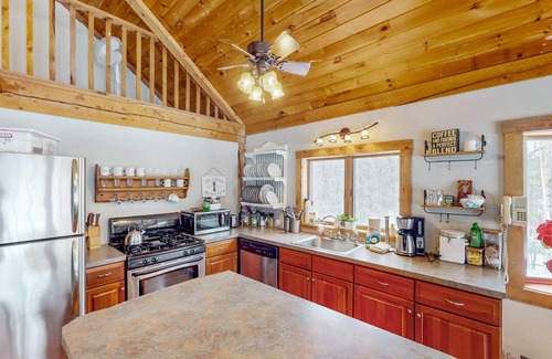 Wardsboro House | Tranquil alpine getaway with fast WiFi, loft, two living areas, fireplace & deck