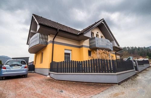 Skofljica Apartment | Tranquil and Charming Apartments with Shared Garden - Three Bedroom Apartment with Terrace