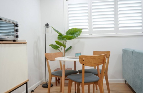 Eastern Honolulu House | Tranquil and Chic 1 Bd and Bth with Car and Sauna