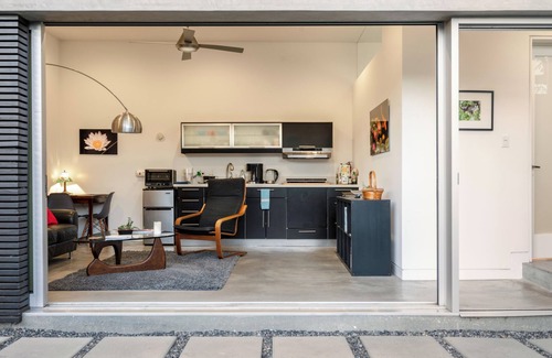 Venice Cottage | TRANQUIL AND CONTEMPORARY SECLUDED GUEST HOUSE, VENICE CA