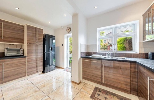 High Barnet House | Tranquil and Lovely 5 bed House in Barnet