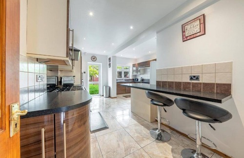 High Barnet House | Tranquil and Lovely 5 bed House in Barnet